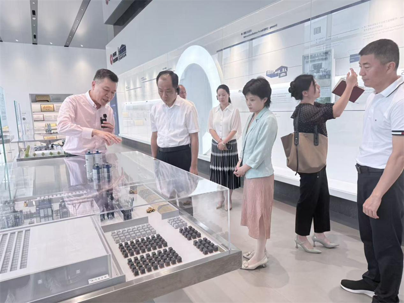 Supravegherea democratică specială a Comitetului municipal Quanzhou al Ligii de autoguvernare democratică din Taiwan a vizitat Quangong Co., Ltd. pentru cercetare