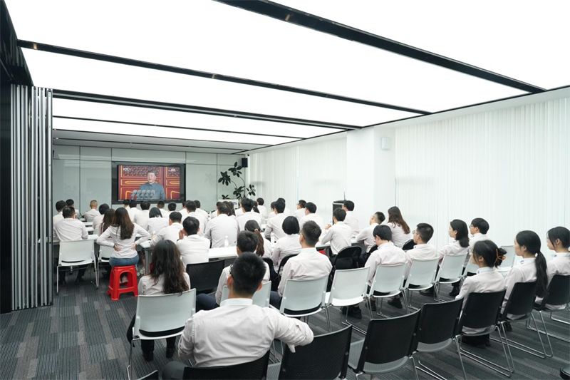 Zece ani de suișuri și coborâșuri, 1,4 miliarde de inimi de oameni—QGM împărtășește gloria cu Patria Mamă