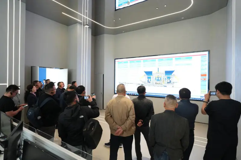 A doua reuniune a Consiliului Permanent a celei de-a 8-a sesiuni a Asociației China Building Blocks a avut loc la Quanzhou; Quangong Machinery Co., Ltd. Contribuie la schimbul și dezvoltarea industriei.