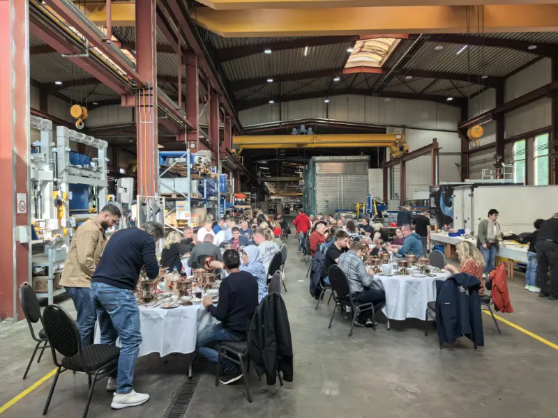 Aroma ghiveciului chinezesc ajunge în Germania! Filiala Quangong Machinery Co., Ltd. Zenit sărbătorește succesul proiectului.