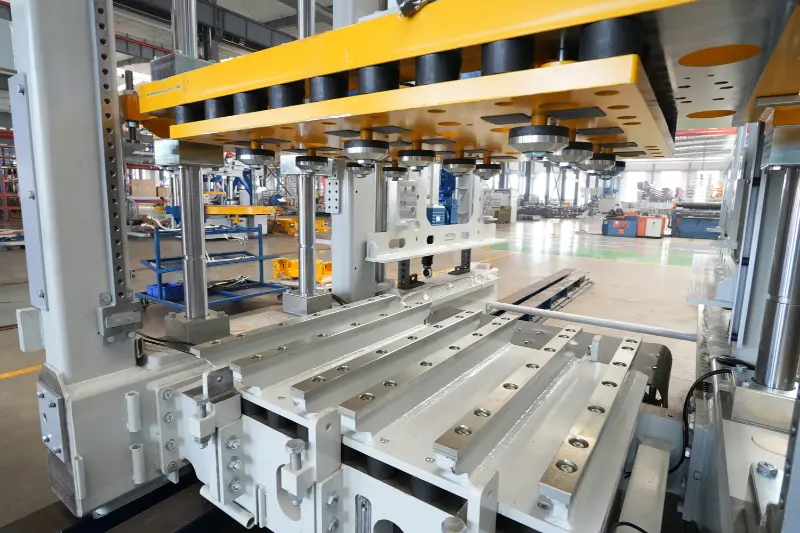 Tehnologie germană în liniile de producție QGM Smart Brick